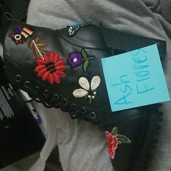 Penny love's Kenny Black combat boots with patches - Picture 2 of 4